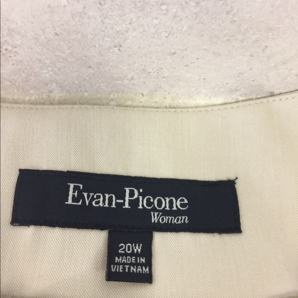 Evan Picone Plus Beige four button blazer size 20W
